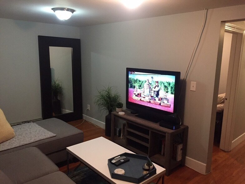 Building Photo - 10 Springer St