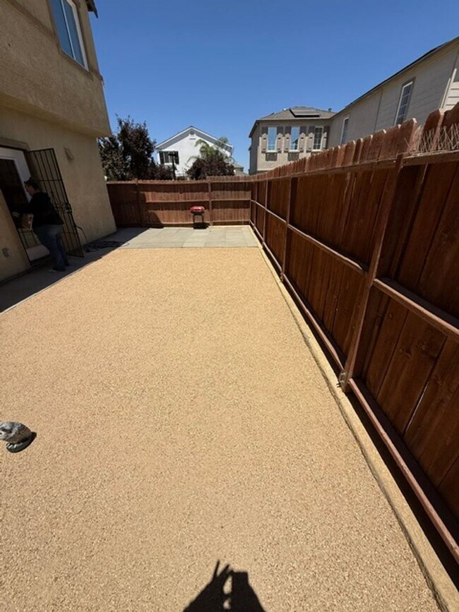 Building Photo - **Beautiful 2-Story Home Next to the Park**