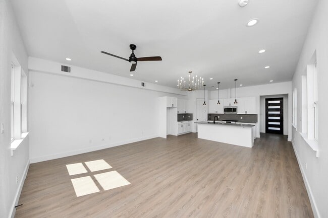Building Photo - 4129 E Toliver St