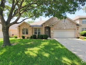 Building Photo - Gorgeous 3 Bed/2 Bath