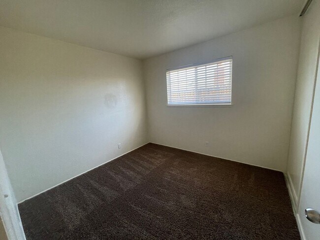 Building Photo - Victorville, 3 Bedroom, 2 Bathrooms, Large...