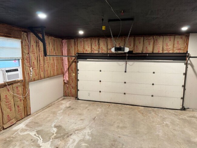 Building Photo - 200 Snead Rd