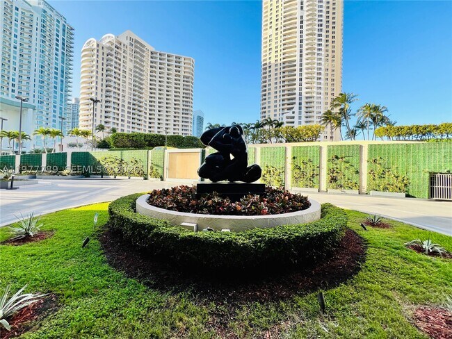 Building Photo - 540 Brickell Key Dr