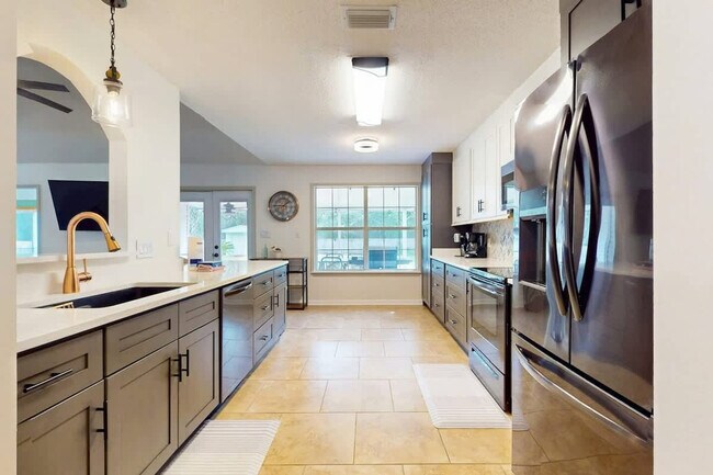 Building Photo - 5111 Keystone Dr