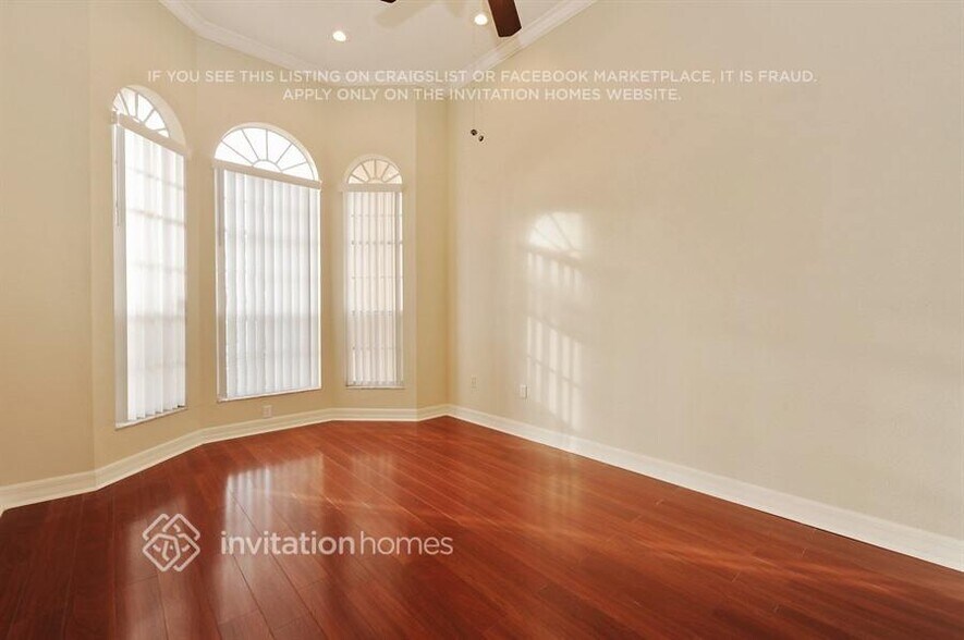 Building Photo - 10117 Vista Pointe Dr