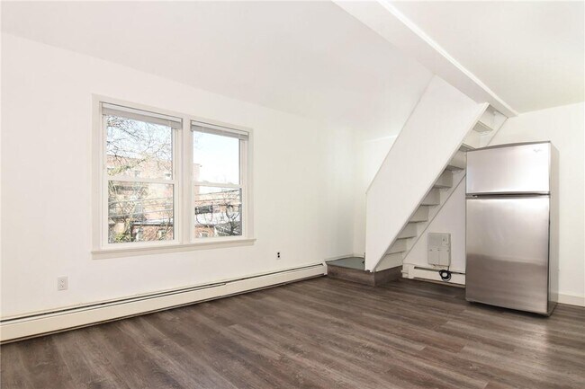 Building Photo - 44 Ridge St