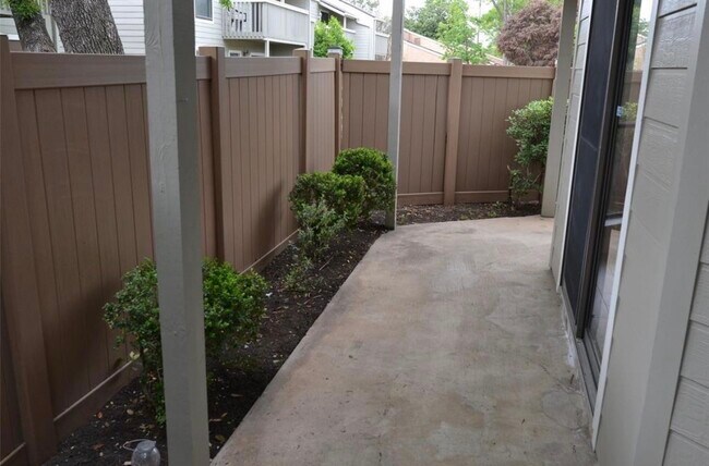 Building Photo - 2379 Briarwest Blvd