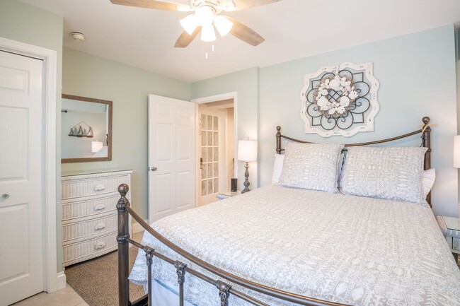 Building Photo - SHORT TERM ONLY Happy As A Clam Duplex