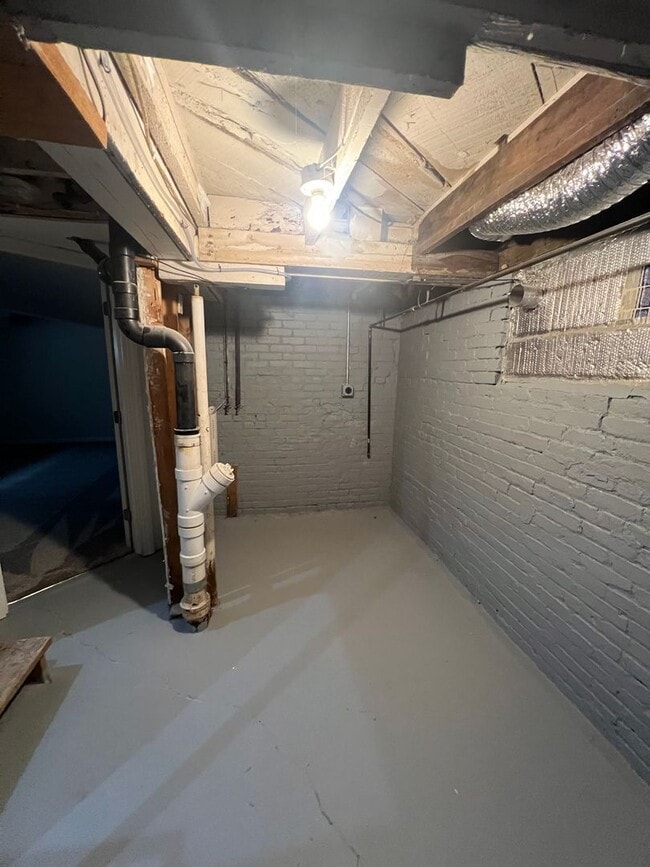 Building Photo - Recently Updated Single Family Home Available