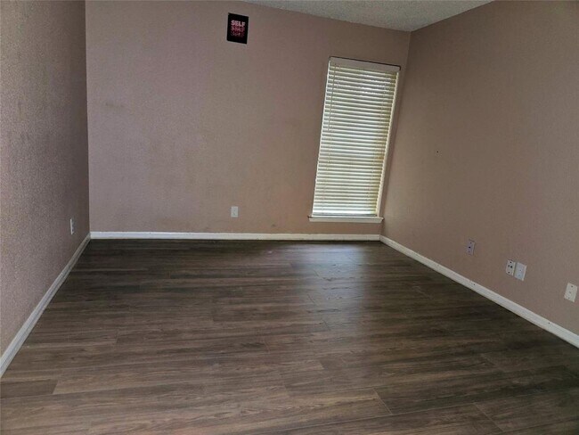 Building Photo - 250 El Dorado Blvd