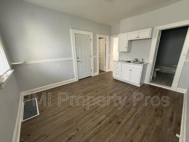 Building Photo - 3109 W Walnut St