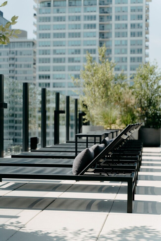 Building Photo - 755 S Clark St