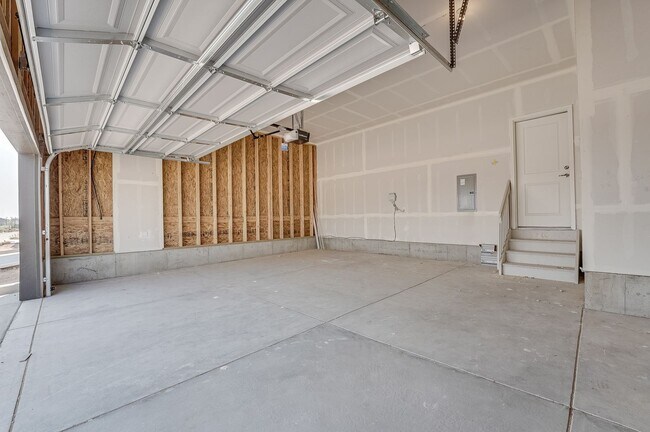 Building Photo - Beautiful 3 Bed 2.5 Bath House in Timnath!