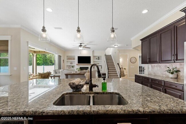Building Photo - 350 Brambly Vine Dr