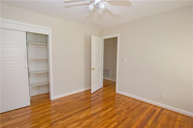 Building Photo - 1910 La Dawn Ln NW