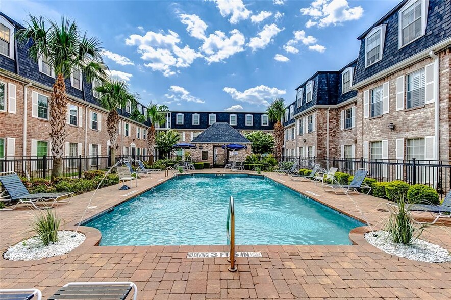 Resort-style community pool and courtyard. - 353 N Post Oak Ln