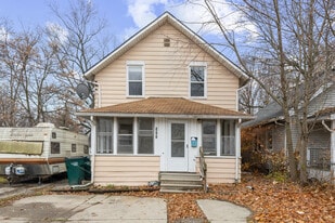 Building Photo - 922 Dakin St