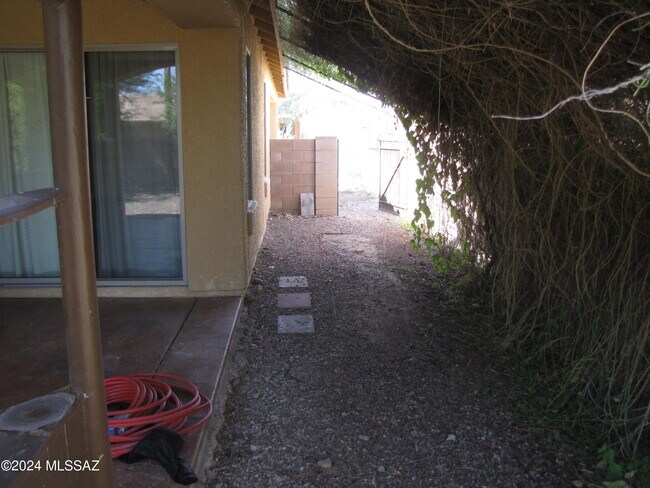 Building Photo - 497 S Douglas Wash Rd