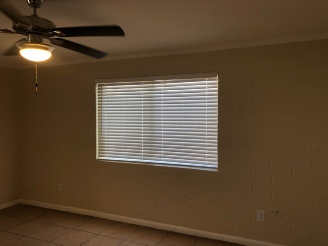 Building Photo - 2601 E Monte Cristo Ave