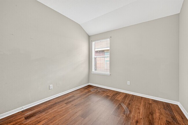 Building Photo - 5615 Brookhollow Oaks Trail