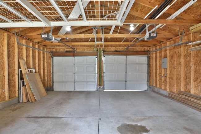 Building Photo - 693 Wilson Ave