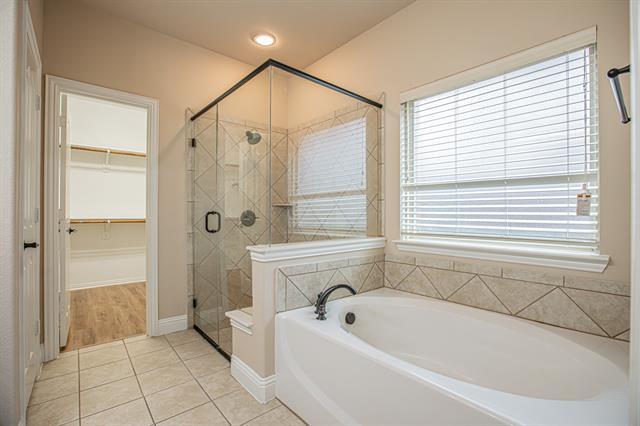 Building Photo - 728 Chatsworth Dr