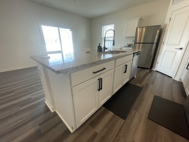 Building Photo - 156 Babbling Brk Dr