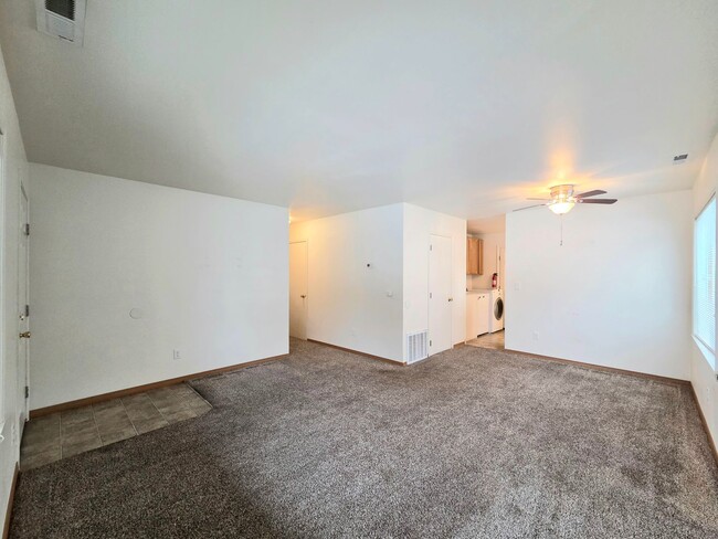 Building Photo - 1231/1233 Montana St. Duplex