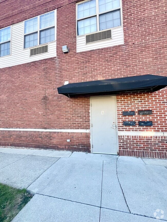 Building Photo - 1232 Maumee #4