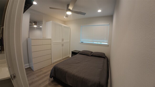 Building Photo - 10326 Meadow Lake Ln