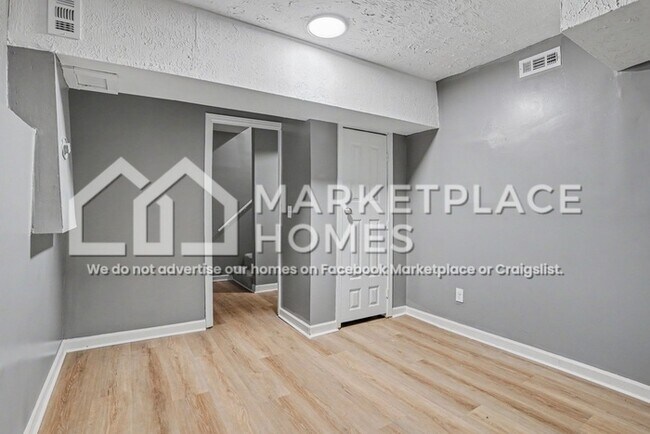 Building Photo - 956 Windwood Ct