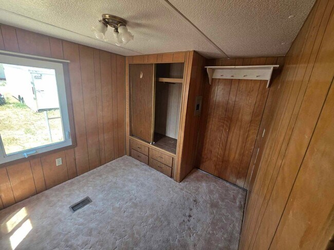 Building Photo - 2022 UT-10