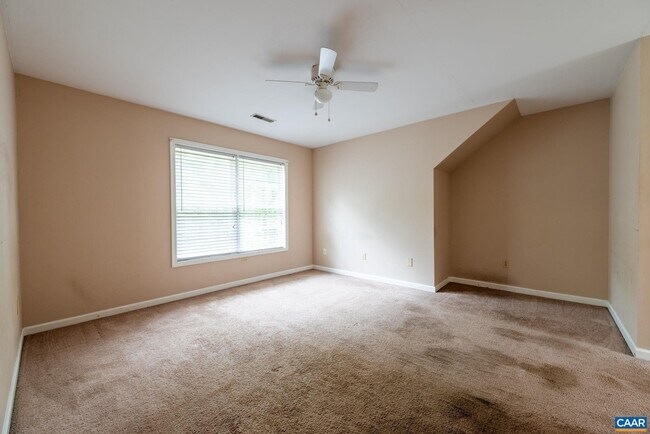 Building Photo - 497 Sunset Dr
