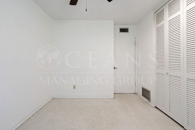Building Photo - Beachside Ormond Beach Home