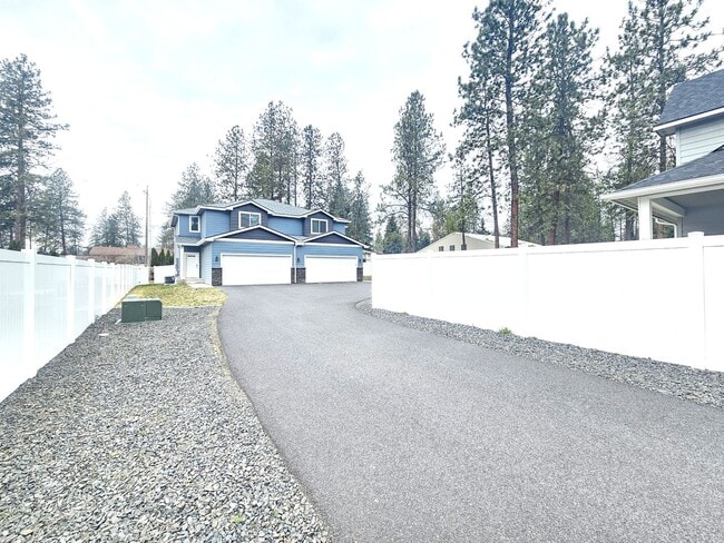 Building Photo - $2,150 - 3 Bed / 2.5 Bath Gorgeous Newer Built Duplex in North Spokane