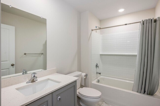 Building Photo - Brand New - 4Bed, 2.5Bath Townhouse in Pot...