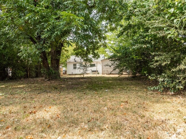 Building Photo - 622 N 30th St