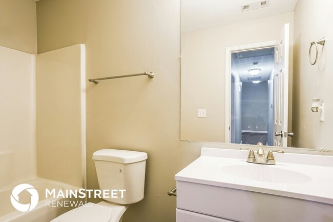 Building Photo - 6670 South Ave