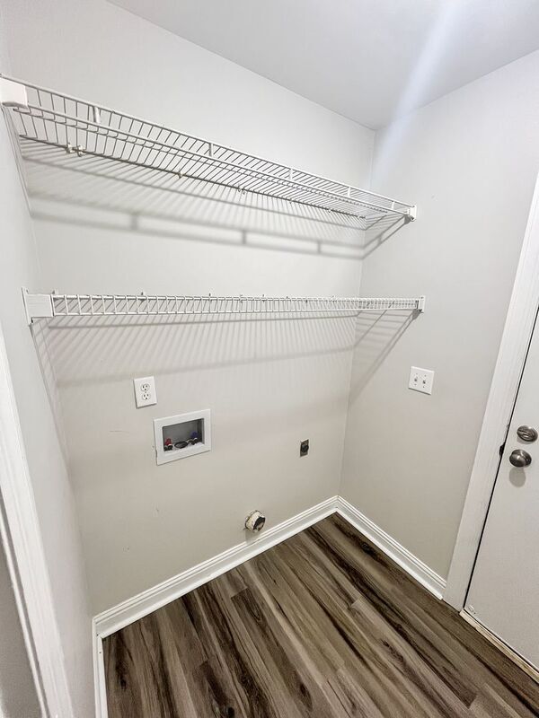 Building Photo - 507 Creek Point