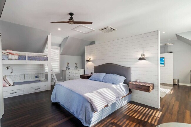 Building Photo - Spacious & Furnished Garage Apartment in Palmetto Bluff!