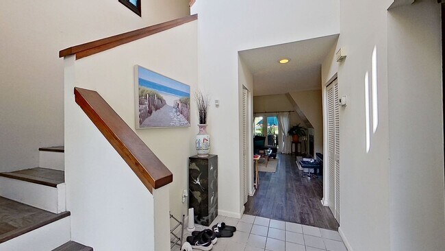 Building Photo - Furnished Unit in Fountain Gate Condo Association!