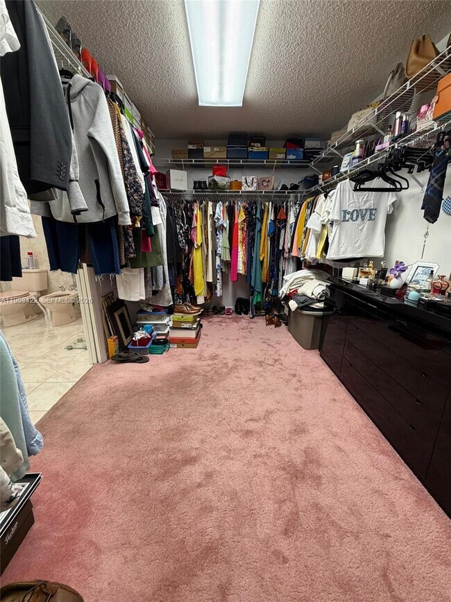 Building Photo - 6541 SW 31st St