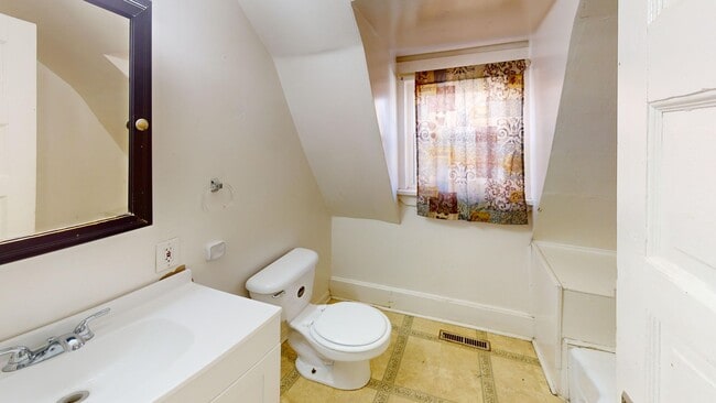 Building Photo - 4 Bed 2 Bath Single Family Home for Rent in Butler, PA