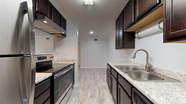 Building Photo - 1860 White Oak Dr