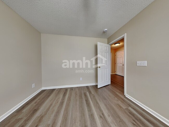 Building Photo - 244 Tigers Paw Dr