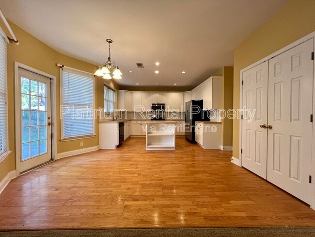 Building Photo - 1460 White Flowers Ln