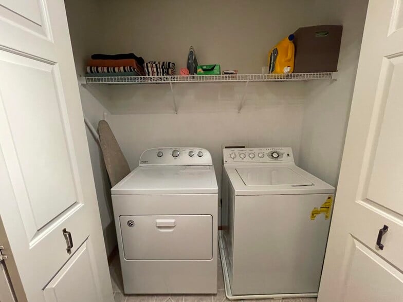 Laundry - 320 Jennifer Ln