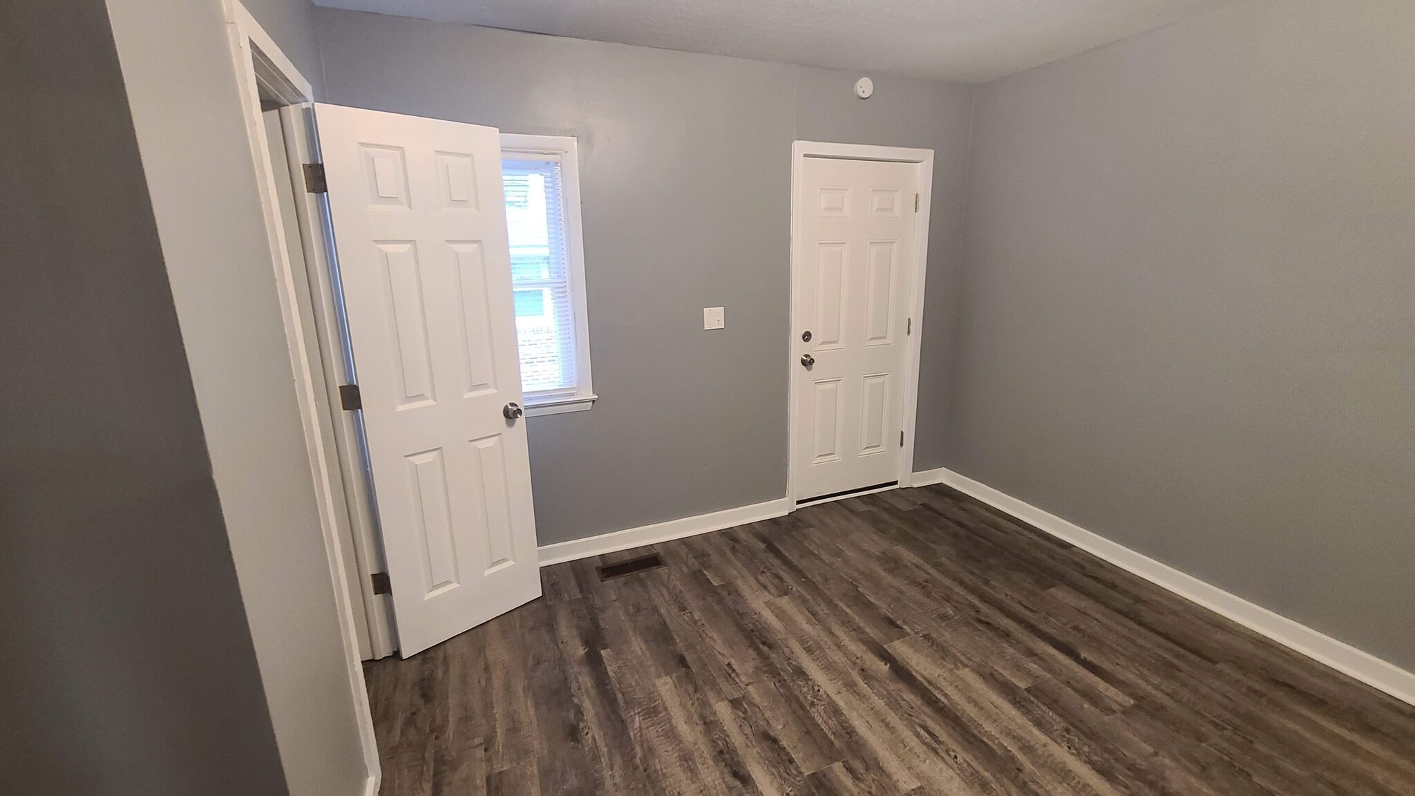 Building Photo - 225 Lexington Rd