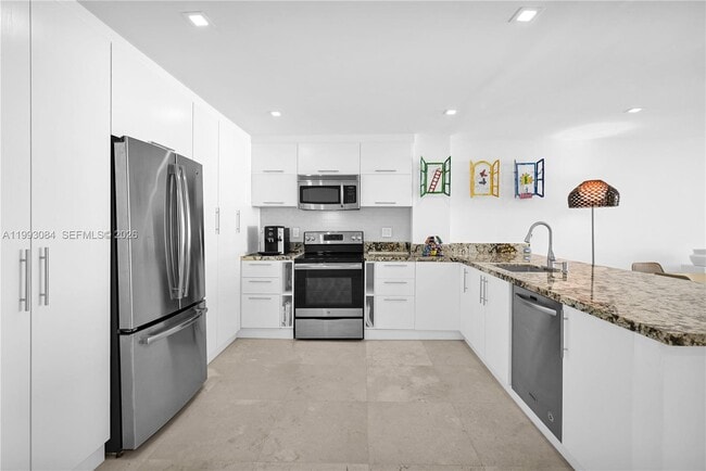 Building Photo - 5555 Collins Ave