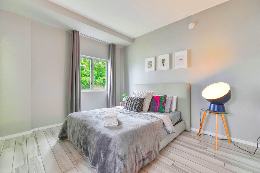 Building Photo - 481 NE 29th St